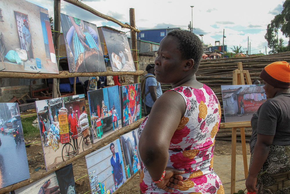 Women viewing exhibitions at the Kamukunji grounds.